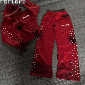 Conjunto de chándal de streetwear rojo de peso pesado con efecto desgastado, remaches y cremallera, compuesto por sudadera con capucha y pantalones de chándal apilados, venta al por mayor - Product Image 4