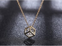 Bijoux les plus vendus simples et élégants pendentif en zircone cubique carré collier en zircone cubique accessoire pour femme