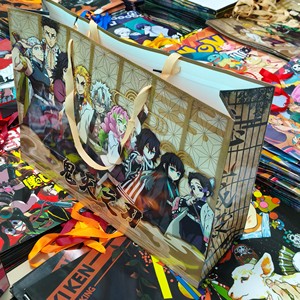 92 types de sacs en papier grand format sur le thème de l'anime <span class=keywords><strong>japonais</strong></span> (59,5 cm <span class=keywords><strong>x</strong></span> 42 cm <span class=keywords><strong>x</strong></span> 18 cm) – Sacs cadeaux pour l'Anime Expo, sacs de fête <span class=keywords><strong>Manga</strong></span> - Product Image 2