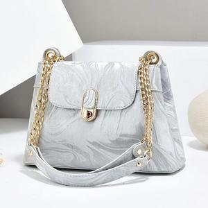 Bolso bandolera de hombro con cadena para mujer, bolso portátil con forro de poliéster para venta al por mayor, bolso de mano con cremallera de cuero Pu - Product Image 3