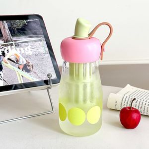 Bouteille d'eau en verre en forme de pomme avec infuseur à thé, joli gobelet filtrant aux fruits avec poignée pour usage quotidien, pour la vente au détail et en gros - Product Image 3