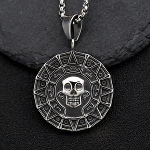 Collar de Calavera Azteca de Oro de los Piratas del Caribe para Hombre, Collar de Moneda Vintage, Collar de Clavícula, Colgante Vikingo al por Mayor - Product Image 3