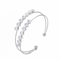 Bracelet manchette ajustable double couche doré avec incrustation de pierre précieuse bleue taille princesse et pointe sphérique, accessoire de mode féminin