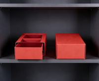 Boîte cadeau rigide en carton rouge à compartiments, fermeture magnétique, pelliculage mat, gaufrage, doublure en éponge, haut de gamme, écologique, recyclable