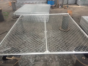 Tùy Chỉnh Nhà Máy Trực Tiếp Nhúng Nóng Mạ Kẽm PVC Tráng Chuỗi Liên Kết Hàng Rào Cyclone Dây Lưới Hàng Rào Bảng Điều Chỉnh - Product Image 4