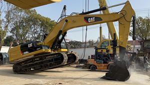 Excavatrice sur chenilles d'occasion du Japon, modèle 2020, moteur Cummins, 20 tonnes, capacité de godet de 1,2 m, rapport de haute qualité sur la machinerie - Product Image 2