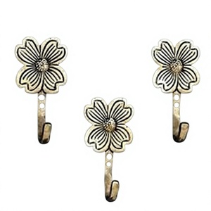 Crochets muraux décoratifs en métal à motif floral vintage, lot de 3, résistants à la rouille, pour salle de bain ou entrée - Product Image 1