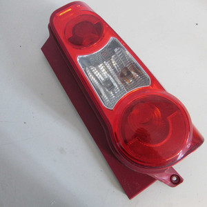 Feu arrière droit à LED pour Peugeot Partner 2008, en ABS, avec lentille rouge et lumière jaune, état neuf, numéro de pièce 9680607880 - Product Image 1