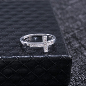 Anello a croce in argento B710 con diamanti naturali taglio brillante rotondo per cerimonie religiose, gioiello unisex - Product Image 4