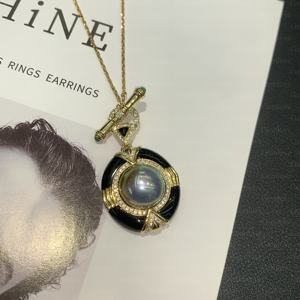 Ensemble de bijoux de luxe en coquillages et perles - Collier et boucles d'oreilles en perles d'eau douce de 8-9 mm - Product Image 4