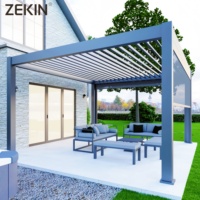 Pergolas et gazebos en aluminium à toit fixe à persienne rétractable moderne Zekin Designs extérieurs pour patios