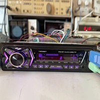 Lecteur multimédia MP3 stéréo de voiture Single Din avec appels mains libres BT Entrée USB/SD/AUX et chargeur de voiture Système audio de voiture