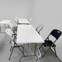 Ensemble de table et chaises pliantes carrées d'extérieur portables - Longueur 6 pieds, design moderne en plastique blanc, utilisation hôtelière, hauteur réglable