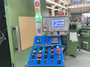 Máquina de Roscado Profesional de Precisión JUNE SIN TAIWAN 7130 0.001mm para Tornillos, Tuercas y Pernos - Product Image 4