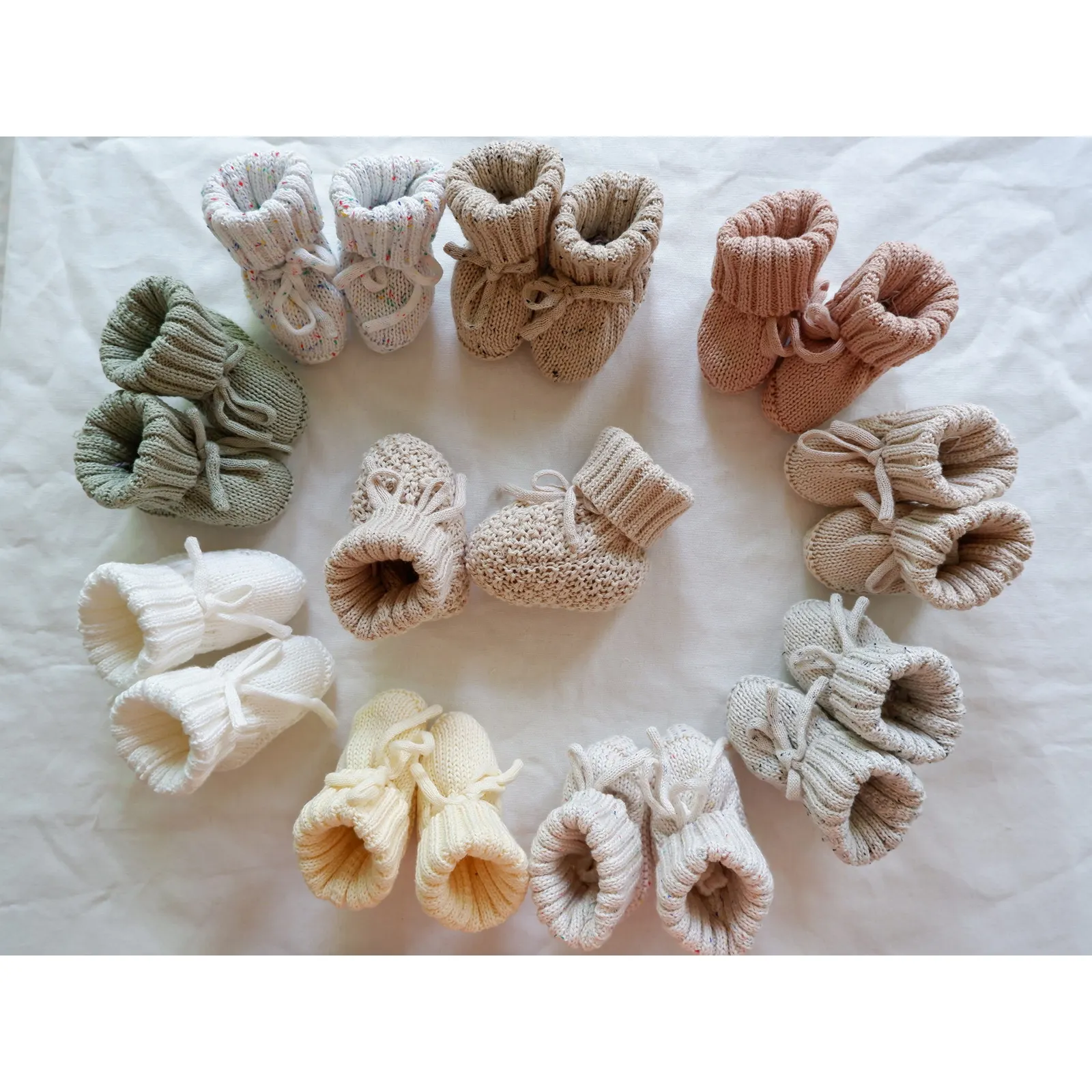새로 태어난 아기 바닥 양말 면 손으로 만든 크로 셰 뜨개질 니트 베이비 부티 유기농면 대나무 및 양모 직물을 사용자 정의 할 수 있습니다