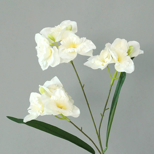 Delicadas flores artificiales de plástico blando Calla Lily y Lotus para boda Año Nuevo Regreso a la escuela Decoraciones de Mesa para el hogar - Product Image 6