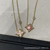 Kalung Bunga Berujung Runcing Bentuk Berlian Emas V Kelas Atas untuk Wanita, Elegan, Motif Semanggi Berdaun Empat, Rantai Bambu Cangkang Putih Merah Muda