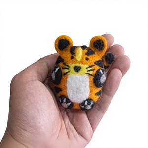 Mini Decoraciones de Tigre de Fieltro y Lana, Juguetes Redondos de Punto Coloridos para Niños - Product Image 6