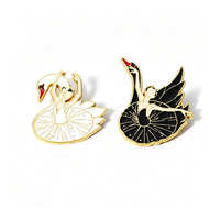 Broche de revers en émail personnalisée par le fabricant, motif Cygne Noir et Blanc, Fille Ballerine, Danseuse de Ballet Élégante, Émail Dur, OEM