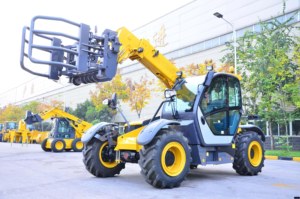 Manipulador Telescópico de 3 Toneladas XC6-3006K de Marca China de Primera Calidad con Cabina Cerrada para Proyectos de Construcción y Trabajos Logísticos - Product Image 5