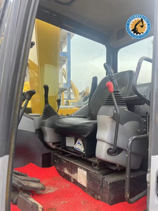 Mini-excavatrice Komatsu PC78-6 utilisée dans de multiples contextes, parfaite pour l'ingénierie municipale et l'agriculture - Product Image 3