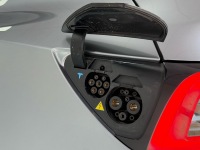 Offre Spéciale 2024 Tesla Model Y Argent SUV Électrique Pur de Taille Moyenne 5 Places Conduite à Gauche Véhicule à Énergie Nouvelle avec Certificat COC pour l'Exportation