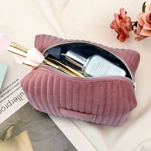 Sac cosmétique en velours grande capacité avec logo personnalisé, tendance, pour voyage, shopping, rangement de maquillage et articles de toilette, imperméable - Product Image 3