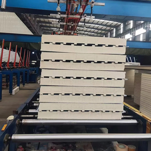 Panneau sandwich en polyuréthane PU ignifuge, style bois, panneau isolant SIP pour toit et mur, pour <span class=keywords><strong>maison</strong></span> intégrée préfabriquée en acier - Product Image 1