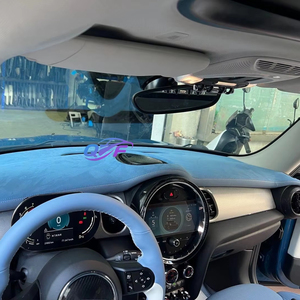 La <span class=keywords><strong>BMW</strong></span> Mini a mis à niveau ses panneaux de porte, ses panneaux d'instruments, ses housses de siège et son intérieur au style <span class=keywords><strong>Alcantara</strong></span> bleu personnalisé. - Product Image 1
