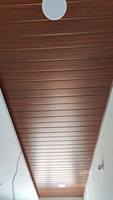 Panel de techo de PVC falso impermeable ecológico de bajo precio, paneles de techo de PVC de madera, ancho de 30 cm para el mercado indio
