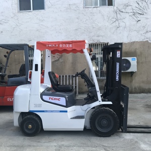 Chariot élévateur diesel TCM 2,5T d'occasion en bon état, livraison rapide, garantie 2 ans, hauteur de levage 3m - Product Image 6