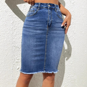 Jupe midi en jean avec taille haute élastiquée et bords polis, jupe décontractée et confortable pour femme - Product Image 1