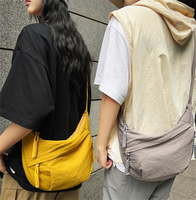 Sac à main de voyage unisexe de grande capacité Sac à bandoulière unique en nylon imperméable avec logo personnalisé et style tendance