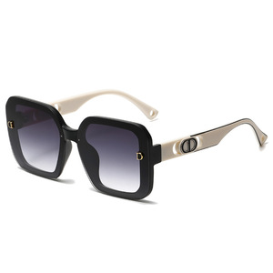 Lunettes de soleil haut de gamme à succès avec protection UV400, monture carrée, style luxueux et tendance, effet brillant, pour un look décontracté - Product Image 5