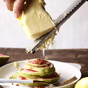 Zesteur de citron <span class=keywords><strong>et</strong></span> râpe à fromage au parmesan, au citron, au gingembre, aux <span class=keywords><strong>fruits</strong></span>-Lame <span class=keywords><strong>en</strong></span> acier inoxydable tranchante + couvercle de protection - Product Image 6