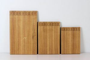 Planche de service en bois de frêne avec rainure pour jus, sans poignée, grain naturel, HORECA, OEM, personnalisable, Vietnam - Product Image 3