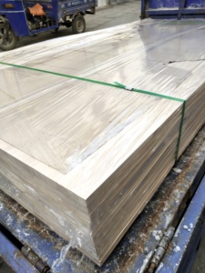 ألواح خشب مطاطي صلبة مصنوعة حسب الطلب، ألواح متصلة بالأصابع ذات حواف ناعمة لصناعة الأثاث والسلالم الداخلية - Product Image 3