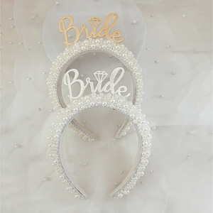 Diadema de Perlas para Novia, Letra Metálica Plateada y Dorada, Accesorio para el Cabello de Novia, Tocado para Mujer, Otoño 2023 - Product Image 1