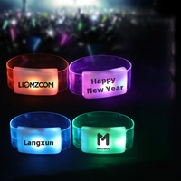 Bracelet lumineux LED personnalisable avec télécommande 15 couleurs fermoir magnétique transparent pour concerts et événements plastique