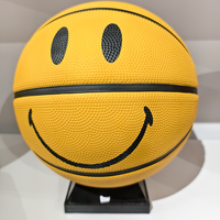 Ballon de basket en caoutchouc de haute qualité avec texture antidérapante pour un usage professionnel et amateur
