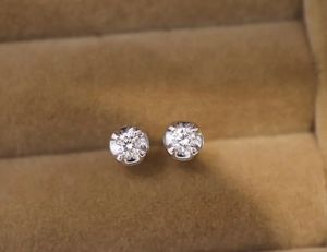 ต่างหูทองคำขาว 18K ยี่ห้อซินฟลาย ประดับเพชรแท้ธรรมชาติ 0.20 กะรัต เครื่องประดับหรูหรา ใช้ได้ทุกวันและในโอกาสพิเศษ ดีไซน์เหนือกาลเวลา ขายดีตอนนี้ - Product Image 3