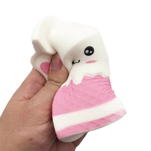 ของเล่นบีบคลายเครียดรูปขวดนมทำจากโฟม PU พร้อมโลโก้สั่งทำพิเศษ เนื้อนุ่ม ระบายอากาศได้ดี คืนรูปช้า เหมาะสำหรับเด็กและผู้ใหญ่ ใช้เป็นของแจกโปรโมชั่น - Product Image 1