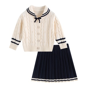 Ensemble 2 pièces pour filles : <span class=keywords><strong>Pull</strong></span> <span class=keywords><strong>en</strong></span> maille torsadée et jupe plissée marine à col <span class=keywords><strong>marin</strong></span> et détail nœud – Tenue nautique preppy pour enfants - Product Image 1