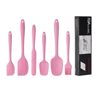 L'ensemble d'outils de cuisson et de pâtisserie en silicone comprend une spatule à salade et un grattoir à beurre