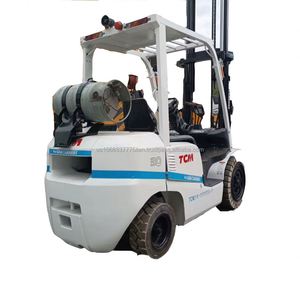 Montacargas TCM LPG de 3 Toneladas, 4.5 Metros, 3 Mástiles, Doble Uso de Gas y Gas Licuado - Product Image 1
