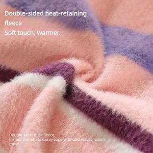 سترة كلاب فاخرة كبيرة الحجم للشتاء/الربيع وجميع المواسم، مصنوعة من قماش محبوك مطرز، ملابس حماية مريحة للحيوانات الأليفة في عيد الميلاد - Product Image 3