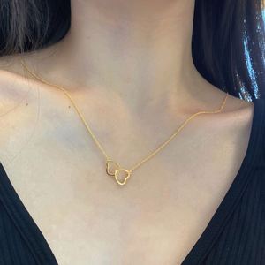 Collier pendentif double cœur entrelacé en argent sterling 925 et or 18 carats Dylam Dainty Jewelry en stock, sans MOQ, pour femmes - Product Image 2
