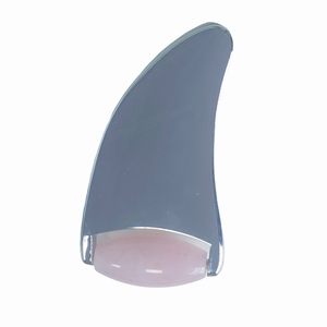 Rouleau facial en alliage de zinc et quartz rose en forme de corne de bélier - Product Image 2