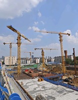 Crane Menara Flat Top Zoomlion 25 Ton Bekas, Peralatan Pengangkat Konstruksi Berat dengan Motor & PLC, Siap Kirim
