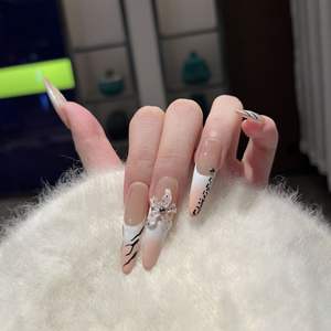 กดบนเล็บวิหารโรมันด้วยการออกแบบ3D ดอกไม้แกะสลักสีนู้ดที่หรูหราทำด้วยมือบริสุทธิ์ - Product Image 6